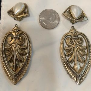 Vintage dangling Faux Gold and pearl earrings